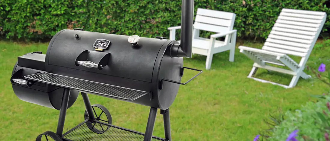 Oklahoma Joe Highland smoker outdoor