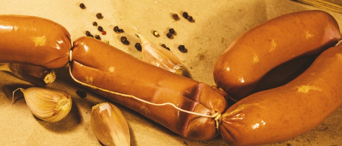 A link of sausages laid out